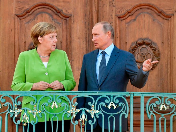 De Duitse bondskanselier Angela Merkel en de Russische president Vladimir Poetin tijdens hun ontmoeting vorige maandag in Duitsland.