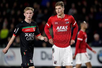 NEC laat Jong AZ kansloos en staat in linkerrijtje