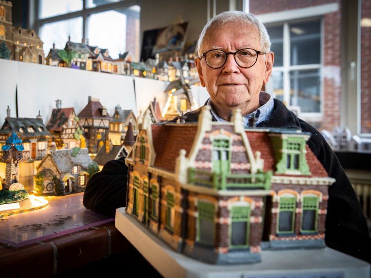 Joop (79) maakt replica's van historische huisjes