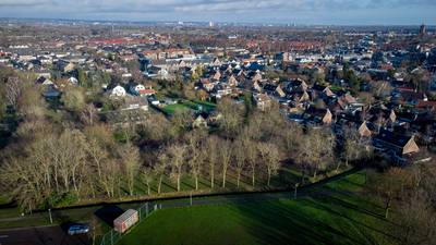 Het speelveld dat Vriezenenck heet. Wat kan er worden gebouwd in het hart van Elst?