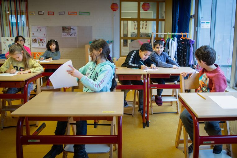 De Hoogeveense basisschool ’t Kienholt is tijdens de lockdown open voor kinderen van asielzoekers.  Beeld Herman Engbers