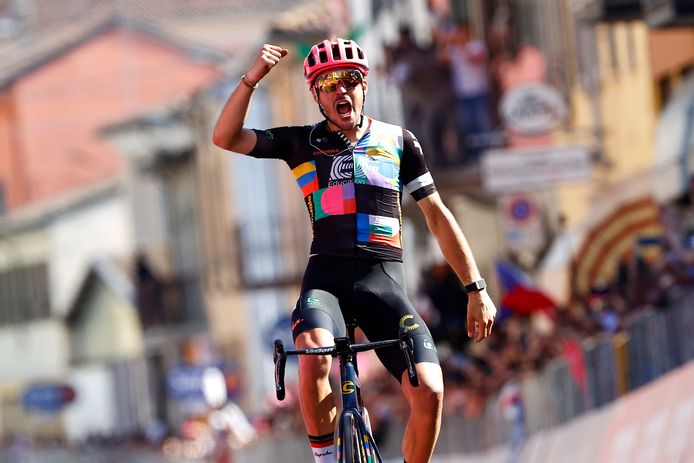 Bettiol kraaide victorie in de 18de etappe van de Giro.