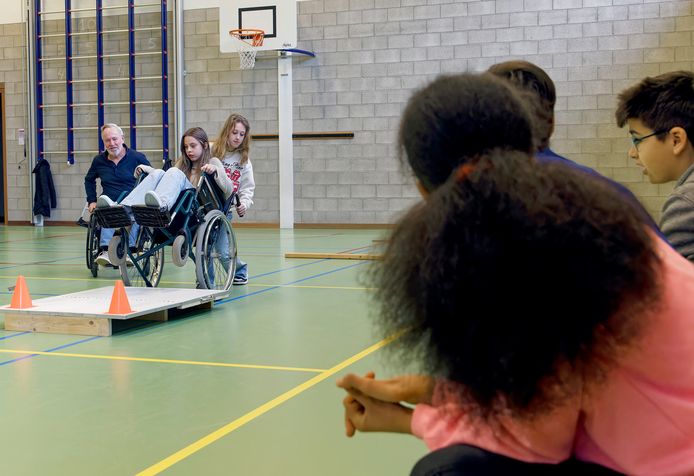 Leerlingen van groep 8 van basisschool De Regenboog in Schijndel ondervonden aan de lijve hoe het is om een beperking te hebben.