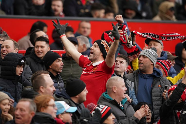 Fans van United in jubelstemming na de overwinning. Beeld AP