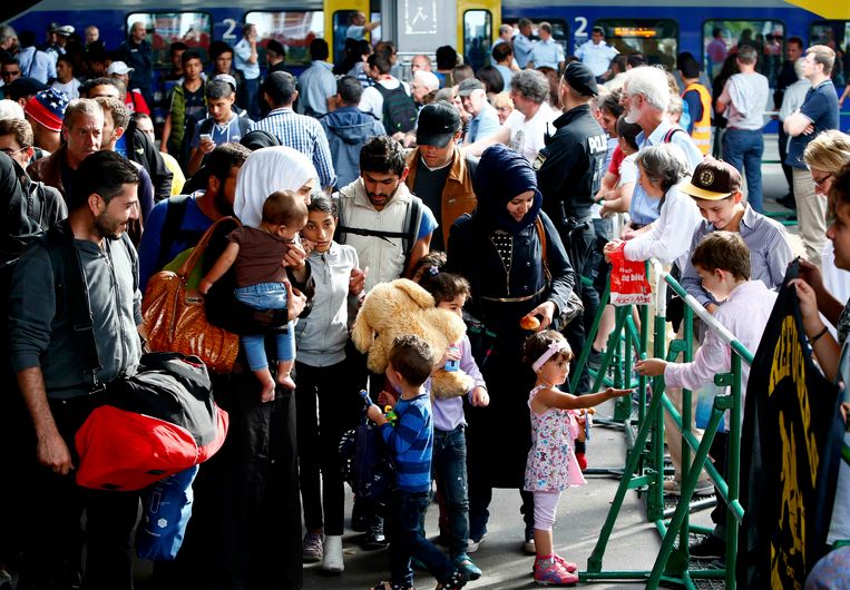 Vluchtelingen komen aan op het station in München. Beeld reuters