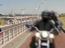 Scheveningers in actie tegen luid ronkende motoren: ‘Sinds de corona lijkt de weg hier wel een race-circuit’