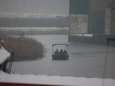 Zoektocht naar scheepswerker in Waspiks kanaal na vinden gereedschap, politie zet boot met sonar in