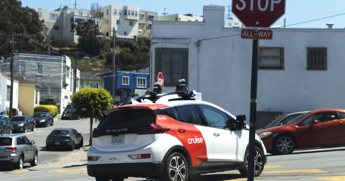 Oups : une voiture autonome à San Francisco est coincée dans du béton humide |  Bizarre