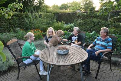 Tuinieren zit in het bloed: bijzondere sierbloemen en een grote moestuin