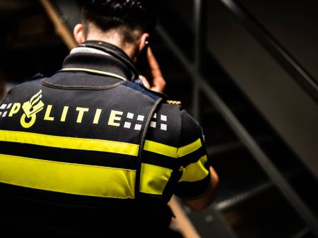 Speurhond vindt hard- en softdrugs en wapen in opslagbox Amsterdam-Zuidoost