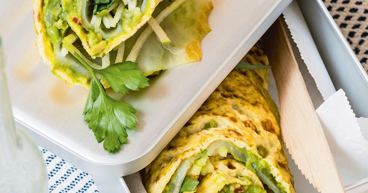 Jeroen Meus maakt wrap van omelet met heilbot en avocado Nina kookt