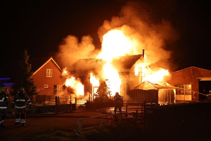 De woningbrand in Hedel (november 2020) waarbij twee broers gewond raakten.