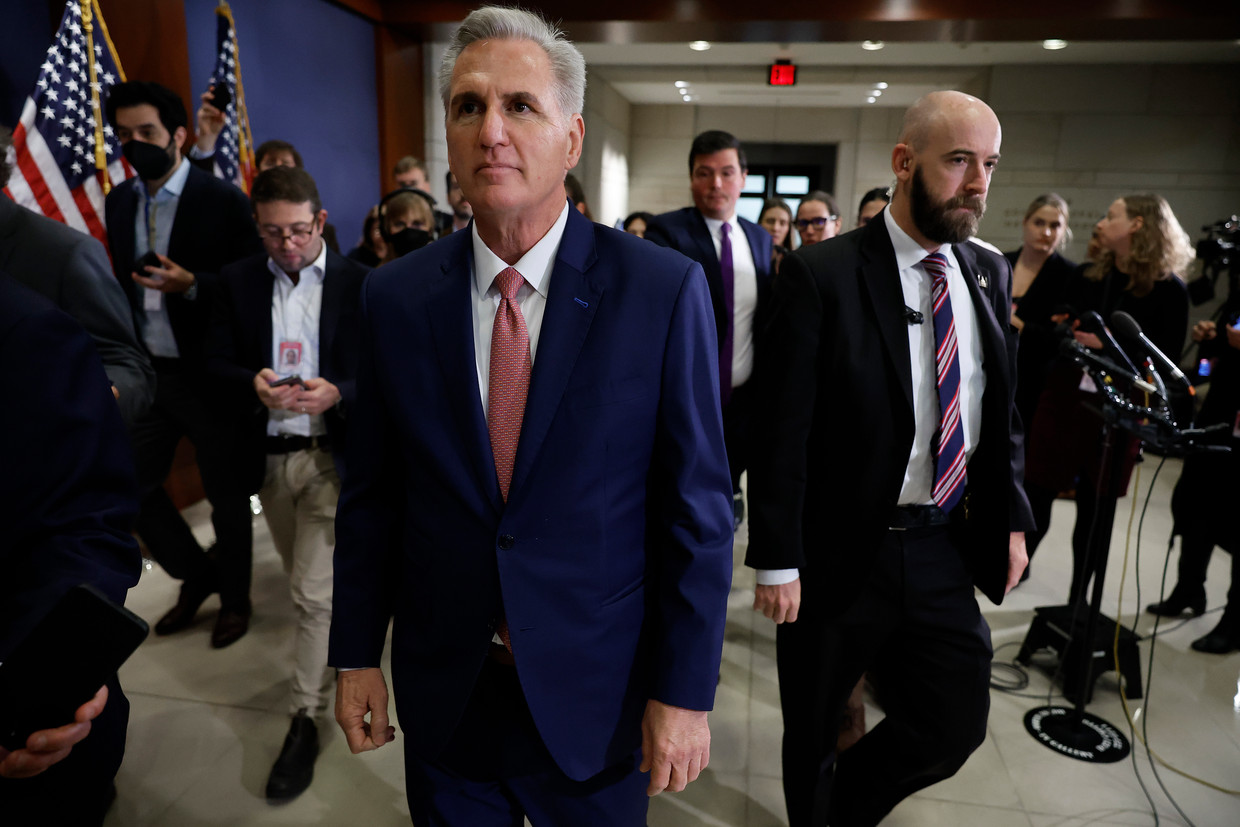 Kevin McCarthy dinsdagavond, vlak nadat zijn Republikeinse partijgenoten hem hebben genomineerd voor het voorzitterschap van het Huis van Afgevaardigden. Beeld Getty Images