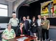 Niets dan blije gezichten bij Toneelkring Verbroedering bij de opening van de nieuwe thuis.