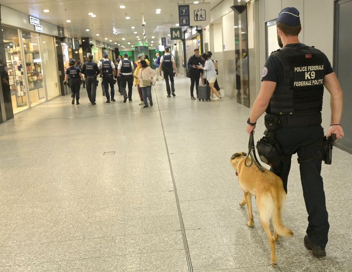 BRUSSELS, BELGIUM - AUGUST 26 : Police operation organised at Brussels South station to restore cleanliness and safety in and around the station on August 26, 2023 in Brussels, Belgium, 26/08/2023 ( Photo by Didier Lebrun / Photonews