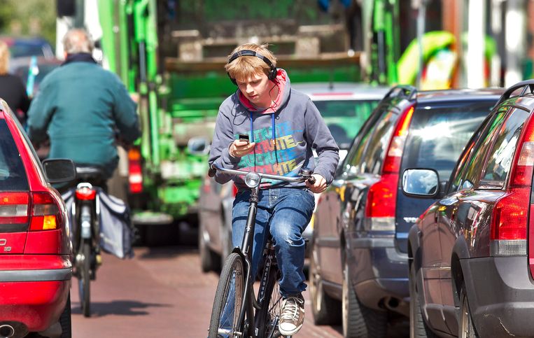 Vruchtbaar Afstoten Creatie Koptelefoon in het verkeer? Risico op ongeval is 10 keer groter