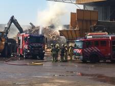 Korte brand bij houtopslag afvalbrengpunt in Haaksbergen