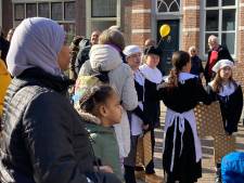 Kinderen verzorgen pannenkoekenlunch en zwemmers in de prijzen 