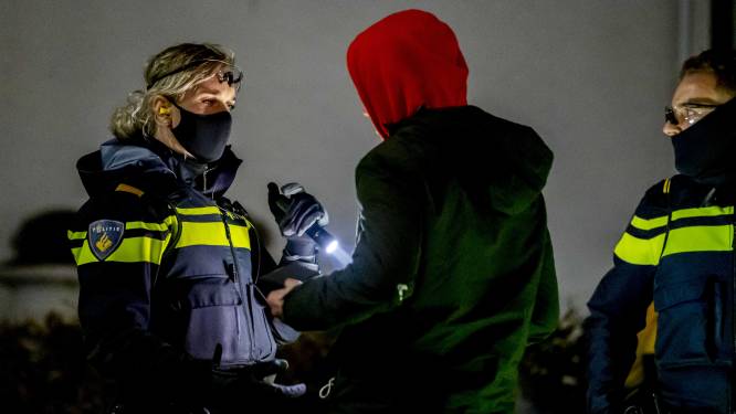 In deze 5 buurten gaat Amsterdam preventief fouilleren