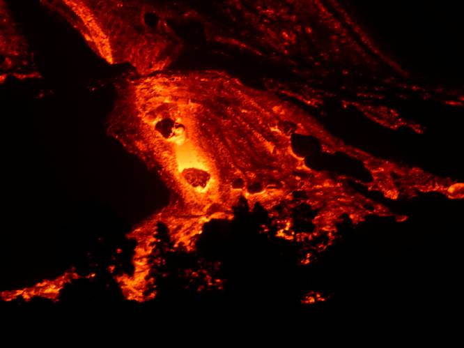 Lava stroomt “als tsunami” uit vulkaan La Palma
