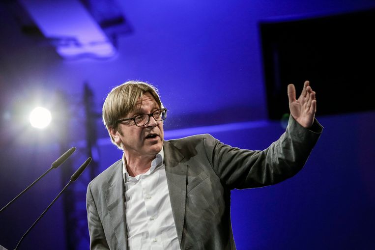 Guy Verhofstadt heeft zijn hand overspeeld. Beeld BELGAIMAGE