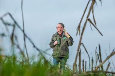 Jan uit Hattemerbroek krijgt onderscheiding voor redden weidevogels: ‘Beschermen tegen mensen’
