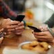Opinie: ‘Beperk het gebruik van smartphones bij kinderen (en dat begint bij de ouder)’