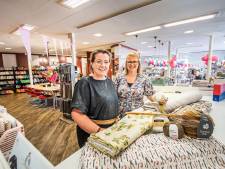 Stapeltje Geluk verhuist naar tien keer zo grote winkel in Denekamp: ‘Klanten komen doodleuk vanuit Zeeland deze kant op’
