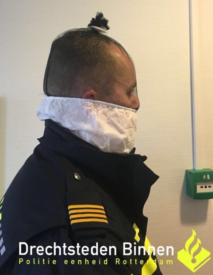 Het politieteam Dordrecht maakt sinds gisteren gebruik van de maskers.