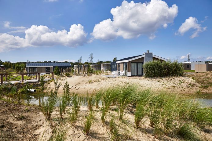 In sommige vakantieparken worden nu ook arbeidsmigranten gehuisvest. Minister Ollongren heeft er geen problemen mee als vakantiehuisjes die langere tijd leeg staan beschikbaar worden voor permanente bewoning.