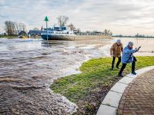 OPROEP | Zeldzame zomerse hoogwatergolf in de IJssel: wat valt jou op?