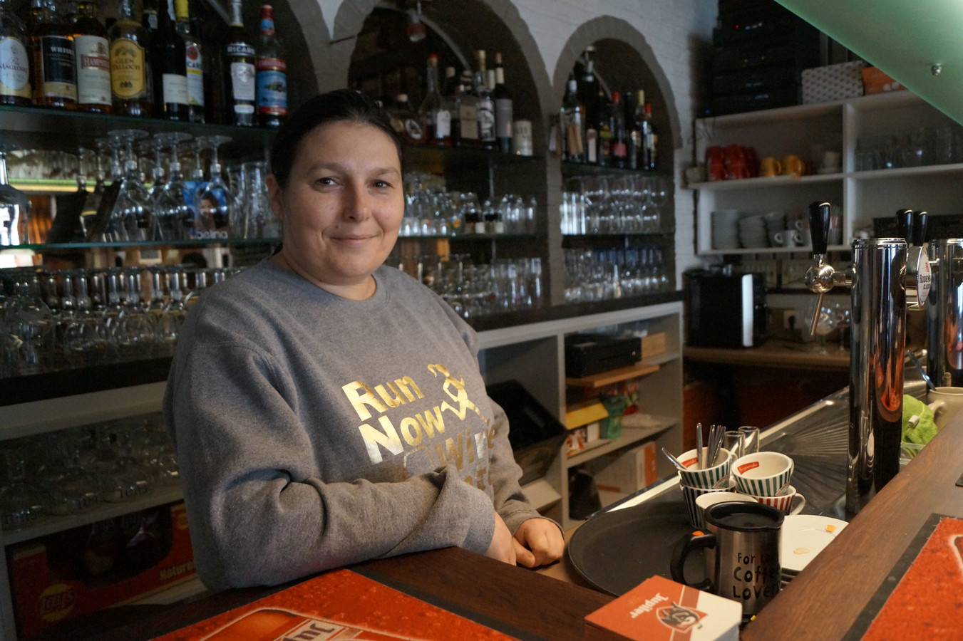 Elly Lapiere blies café Tonneke in Lichtervelde nieuw leven in.