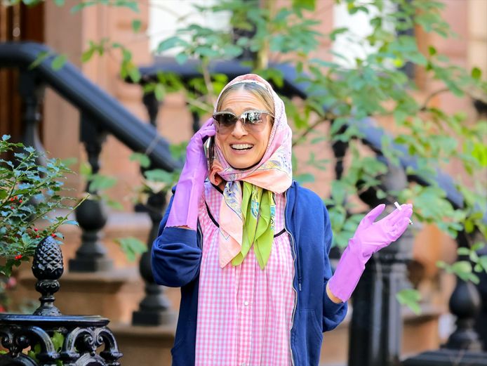 Sarah Jessica Parker op de set van 'And Just Like That'.


-PICTURED: Sarah Jessica Parker
-PHOTO by: BauerGriffin/INSTARimages.com 
Sarah Jessica Parker op de set.