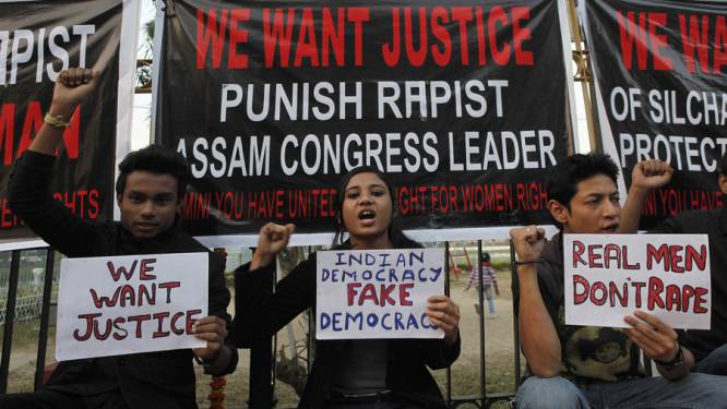 Viol collectif en Inde: les suspects inculpés, prochaine audience samedi