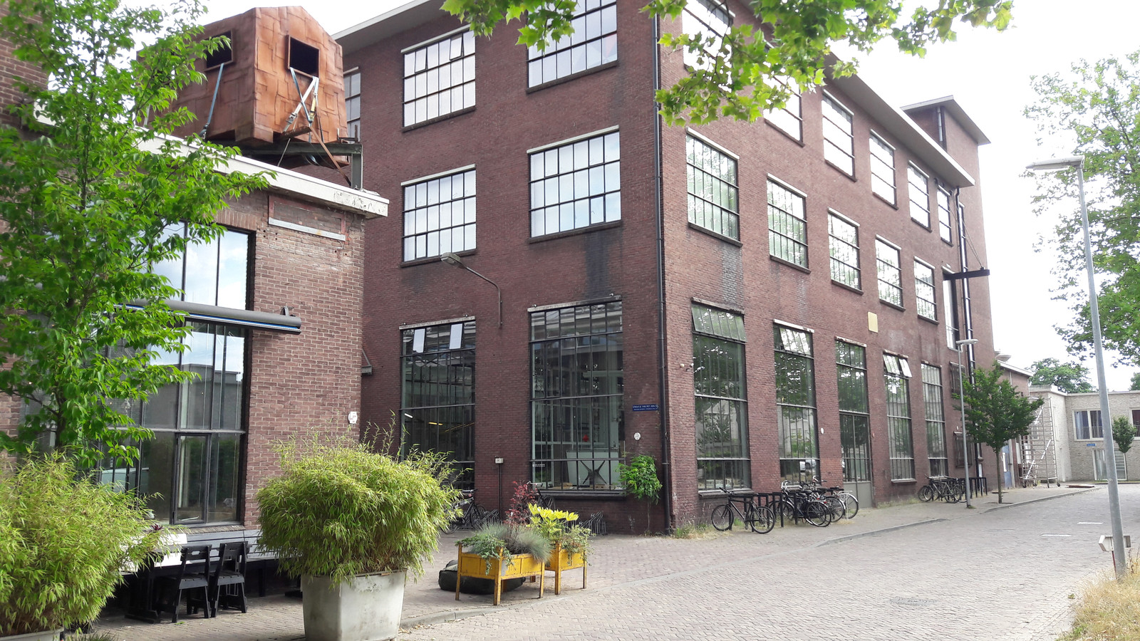 Piet Hein Eek opent Grand Café Foto ed.nl
