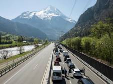 Un week-end prolongé meurtrier sur les routes: des motards belges impliqués dans de graves accidents en France et en Suisse 