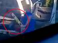 KIJK. Geschokte kinderen filmen hoe verkeers­agres­sor man achterna­zit en slaat met waterpas