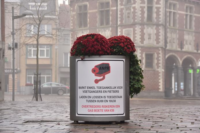 Wie met de wagen over de Markt van Tielt rijdt, riskeert een gas-boete van 58 euro. Een bewakingscamera registreert de overtreders.