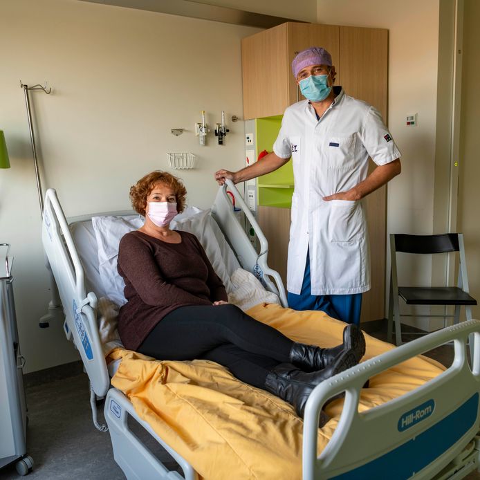 Margreet Dollevoet en neurochirurg Bram van der Pol die haar zou opereren. Maar dat ging op het allerlaatste moment niet door omdat er geen IC-bed beschikbaar was.
