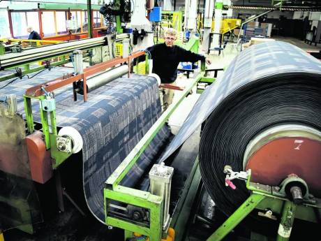 Frans bedrijf Tarkett neemt tapijtfabriek Desso in Waalwijk over