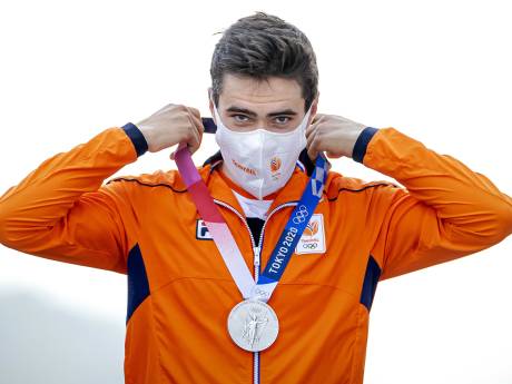 Emotionele Tom Dumoulin onthult na zilveren tijdrit: ‘Ik ga door’