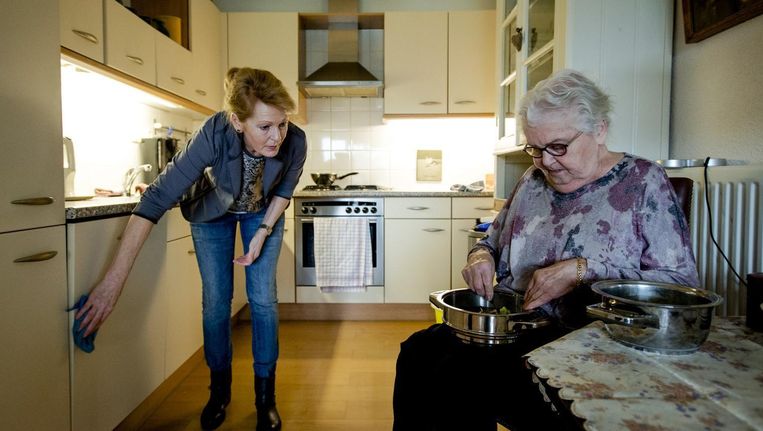 Zo'n 19.000 Amsterdammers krijgen hulp in de huishouding Beeld anp