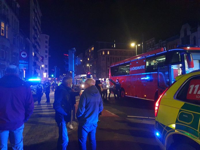Politie en brandweer zijn massaal ter plaatse in de Kroonstraat.