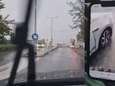 Ronald ziet hoe trein sputterende bus doorboort en rent naar chauffeur toe: ‘Wat een koele kikker’