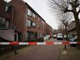 In een portiekwoning Nieuw-Waldeck in Den Haag zijn twee mensen dagenlang vastgehouden, geslagen en vernederd.