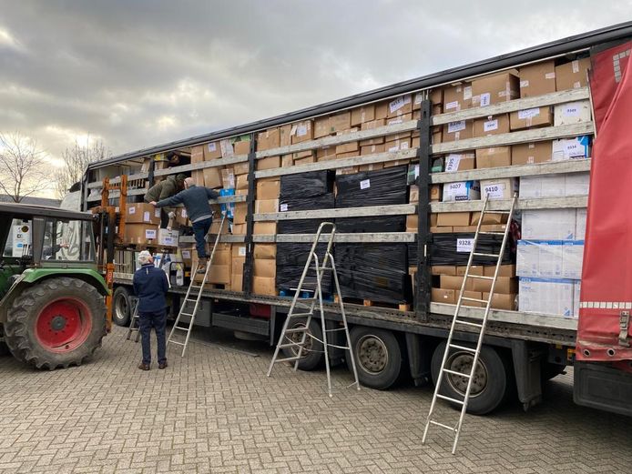De voorbereidingen voor het hulpkonvooi naar Oekraïne.