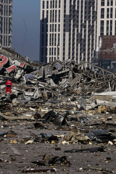 La guerre entre dans Kiev - l’UE renforce ses défenses - Zelensky veut rencontrer Poutine: le point sur l’invasion russe en Ukraine