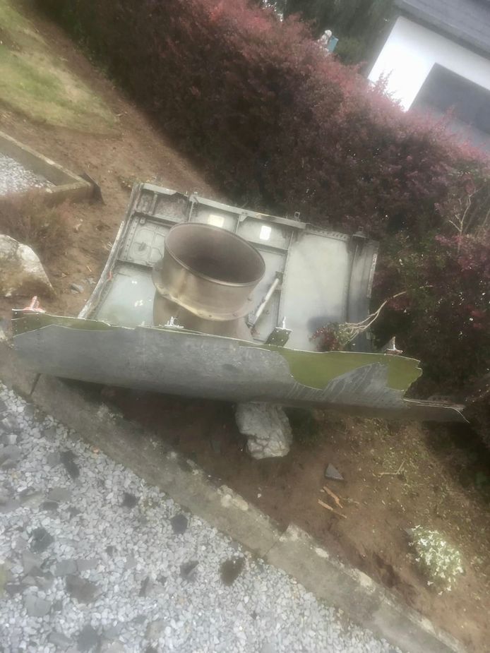 Franse media melden dat het vermoedelijk gaat om een stuk van de motorkop van een vliegtuig dat is neergestort.