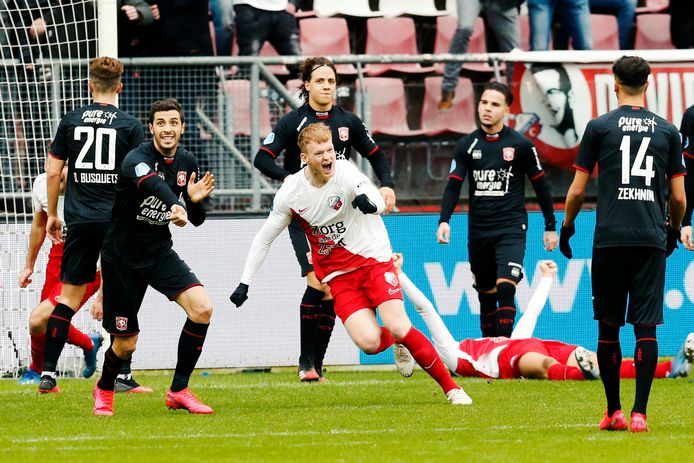 Jonas Arweiler schreeuwt het uit nadat hij scoort bij zijn debuut tegen FC Twente
