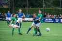 Voor een volgepakt sportpark, toen kon het nog, begon De Zweef de competitie met een 2-0 zege tegen plaatsgenoot SVVN.
